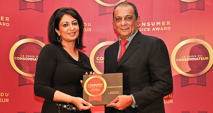 President Sam Amlani receiving award