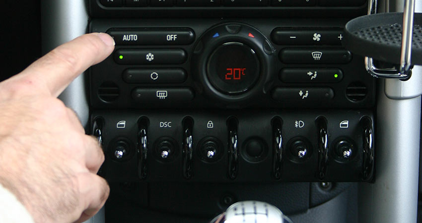 temperature display on car dashboard